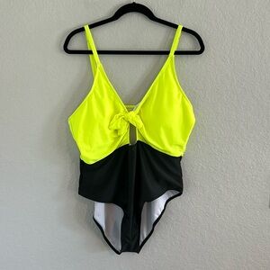 Sexy one piece w/ cup inserts - NWOT